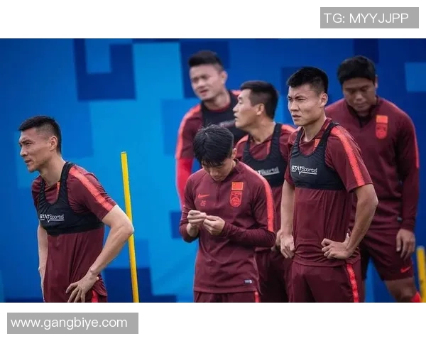 足球明星激情转场燃爆全场引发球迷热烈追捧与期待 足球明星激情转场燃爆全场引发球迷热烈追捧与期待