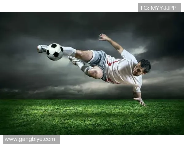 足球明星精彩瞬间大开脚踢球图片展示尽显运动魅力与激情